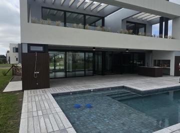 Casa · 223m² · 5 Ambientes · 3 Cocheras · Casa - La Providencia