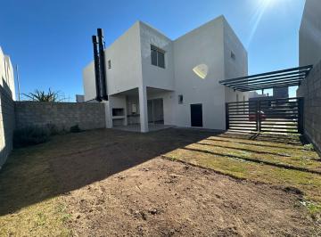 Casa · 155m² · 3 Dormitorios · 1 Cochera · Oportunidad de 3 Dorm 3 Baños en San Ignacio de Manantiales 2