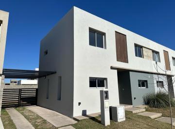 Casa · 155m² · 3 Dormitorios · 1 Cochera · Duplex Oportunidad de 3 Dorm 3 Baños en San Ignacio Village