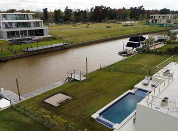 Casa · 504m² · 6 Ambientes · 6 Cocheras · Casa en Venta con 4 Habitaciones, Amarra y Salida Al Rio en El Yacht, Nordelta