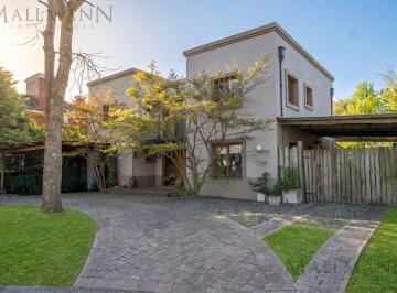 Casa · 210m² · 7 Ambientes · Casa Venta 7 Amb Apto Crédito Santa Silvina Pilar Km 53
