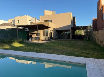 Casa · 250m² · 7 Ambientes · 2 Cocheras · Casa en Venta en Palmares Valley