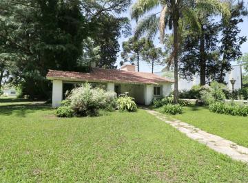 Casa · 274m² · 8 Ambientes · Venta Casaquinta - Moreno - Parque - Piscina - Quincho - Parrilla - Permuta - Oportunidad!