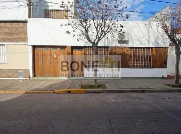 Casa · 170m² · 6 Ambientes · 1 Cochera · Casa en Mercedes