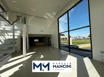 Casa · 280m² · 6 Ambientes · 2 Cocheras · Casa en Barrio Santa Juana