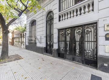 Casa · 298m² · 6 Ambientes · 1 Cochera · Oportunidad Venta Casa en Paternal Para Refaccionar