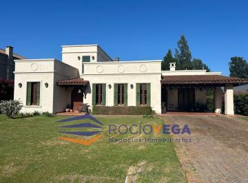 Casa · 298m² · 4 Ambientes · 5 Cocheras · Casa en Alquiler en Haras del Sol, Pilar 100