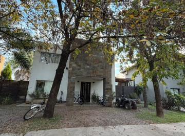 Casa · 200m² · 5 Ambientes · 4 Cocheras · Venta Casa en Los Potrillos Pilar