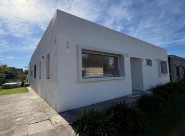 Casa · 20m² · 4 Ambientes · 1 Cochera · Venta de Casa en Los Arces