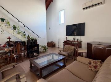 Casa · 120m² · 4 Ambientes · 4 Cocheras · Venta Casa 5 Ambientes en Los Arces