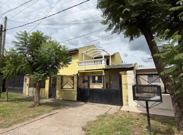 Casa · 200m² · 4 Ambientes · 3 Cocheras · Casa en Venta Súper Amplia