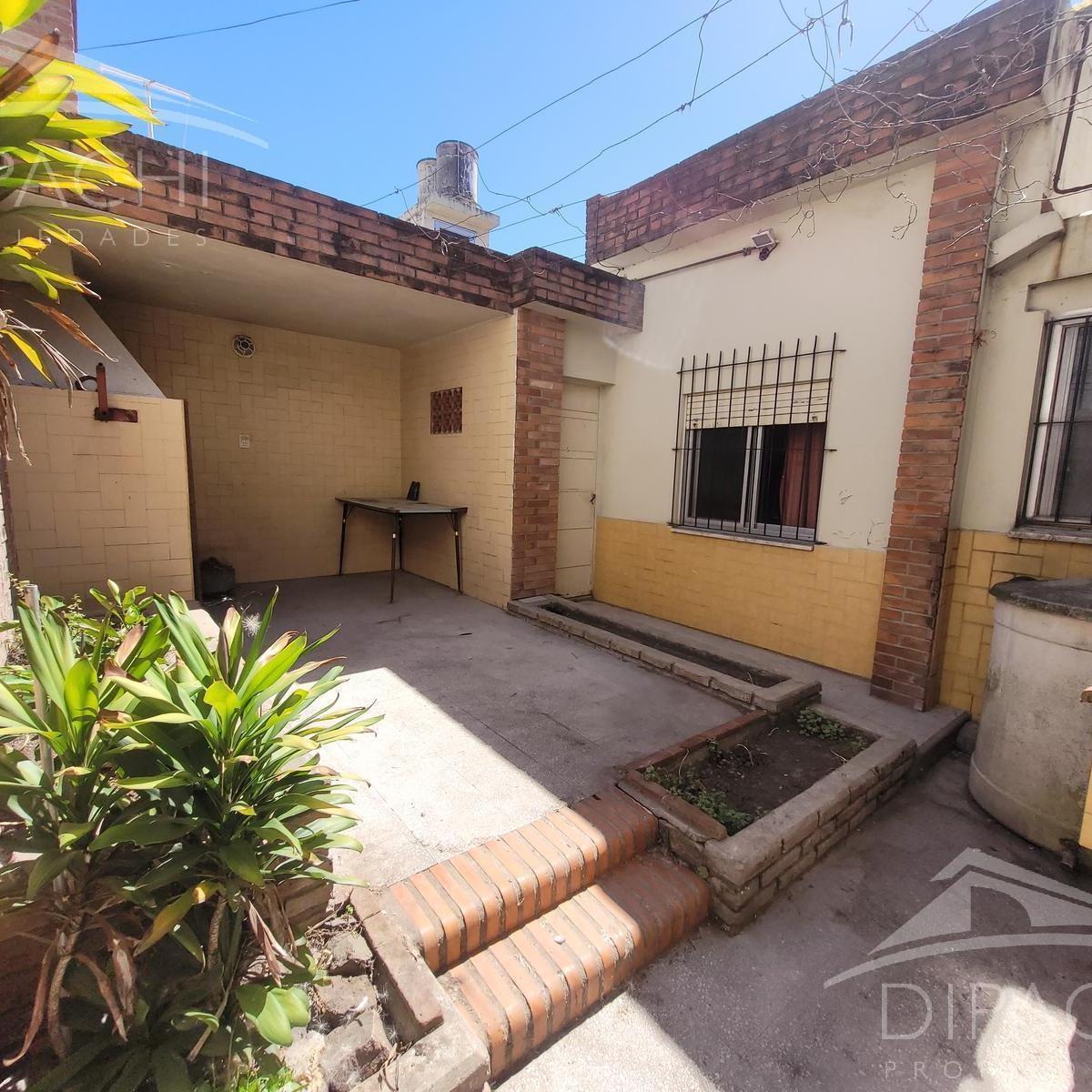 Ricardo Gutierrez al 2200, Sarandi, Avellaneda