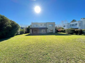 Casa · 225m² · 4 Ambientes · 1 Cochera · Casa en Venta en El Barrio Santa Catalina, Villa Nueva, Tigre