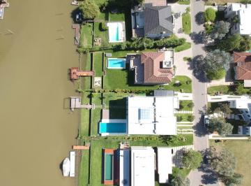 Casa · 407m² · 6 Ambientes · 2 Cocheras · Casa en Venta Al Río en El Barrio San Marco, Villa Nueva, Tigre