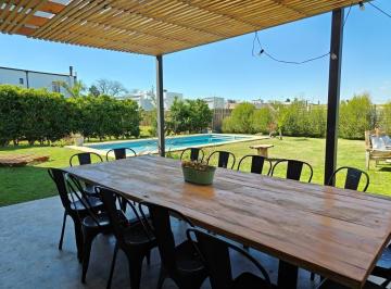 Casa · 225m² · 5 Ambientes · 2 Cocheras · Casa en Venta en El Barrio San Matías, Escobar