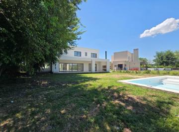 Casa · 223m² · 4 Ambientes · Casa en Venta en El Barrio San Matías, Escobar