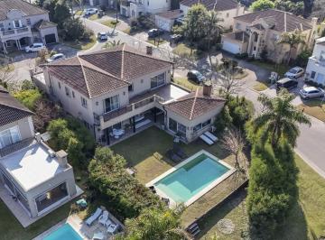 Casa · 386m² · 5 Ambientes · 2 Cocheras · Casa en Venta en El Barrio Barrancas del Lago, Nordelta