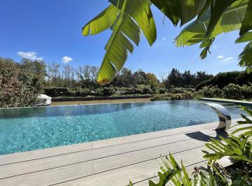 Casa · 411m² · 7 Ambientes · 3 Cocheras · Casa en Venta en El Barrio El Yacht, Nordelta, Tigre