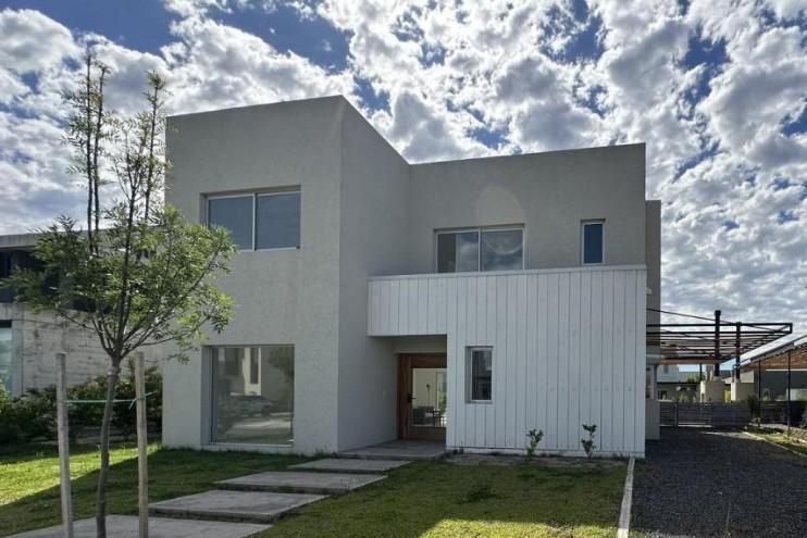 Casa EN Venta EN EL Barrio Carpinchos, Nordelta, Tigre