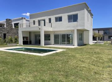 Casa · 182m² · 6 Ambientes · Casa en Venta en El Barrio Riberas, Puertos del Lago, Escobar