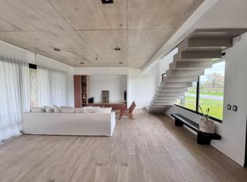 Casa · 230m² · 4 Ambientes · 4 Cocheras · Casa en Venta en Puertos del Lago en Barrio Amarras, Escobar