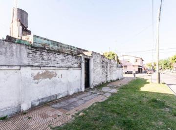 Casa · 60m² · 3 Ambientes · 1 Cochera · Casa a Refaccionar en Esq, V Dominico. Oportunidad