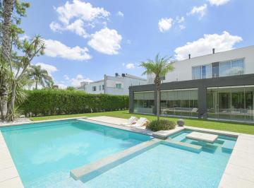 Casa · 337m² · 6 Ambientes · 4 Cocheras · Venta Casa 6 Ambientes Piscina Jardin Barrio Septiembre Escobar