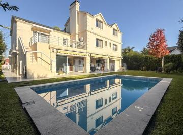 Casa · 311m² · 6 Ambientes · 1 Cochera · Casa Chalet en Venta en Las Glorietas, Nordelta, Tigre