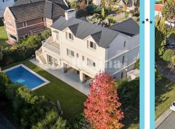 Casa · 311m² · 6 Ambientes · 1 Cochera · Casa en Venta en Las Glorietas, Nordelta, Tigre