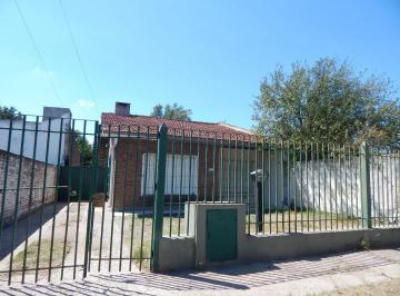 Casa de 4 ambientes, Bahía Blanca · Cespedes 138, Alquila Casa de Dos Dorm..