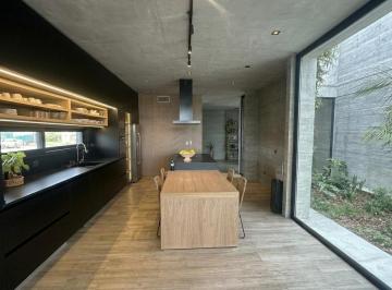 Casa · 432m² · 7 Ambientes · 2 Cocheras · Casa a La Venta, 7 Ambientes, Frente Al Lago, Virazón