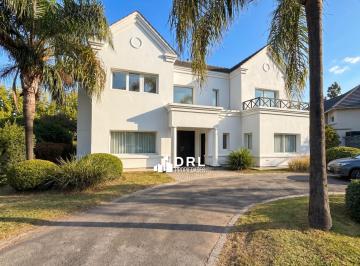 Casa · 543m² · 8 Ambientes · 2 Cocheras · Casa en Venta en Lomas de La Carolina