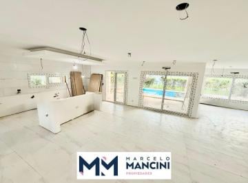 Casa · 270m² · 5 Ambientes · 5 Cocheras · Venta Casa Lagos de Canning a Estrenar