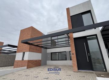 Casa · 150m² · 2 Ambientes · 2 Cocheras · Duplex Prados de Manantiales a Estrenar