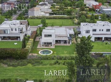 Casa · 270m² · 5 Ambientes · 2 Cocheras · Casa en Las Liebres