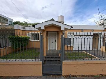 Casa · 147m² · 6 Ambientes · 2 Cocheras · Venta Casa 2 Dorm. con Pileta B Panamericano