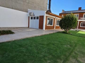 Casa · 360m² · 5 Ambientes · 2 Cocheras · Casa en Puerto Madryn