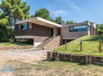 Casa de 6 ambientes, Costa Esmeralda · Venta Casa Costa Esmeralda Diseño, Categoría y Fondo Abierto Al Golf