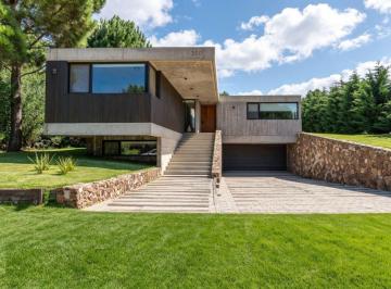 Casa de 6 ambientes, Costa Esmeralda · Venta Casa Costa Esmeralda Diseño, Categoría y Fondo Abierto Al Golf