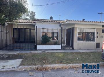 Casa · 75m² · 3 Ambientes · Casa Tipo PH Al Frente, 3 Ambientes a m de Av Amoedo