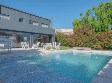 Casa · 280m² · 5 Ambientes · Casa en San Gabriel, Villanueva, Benavidez, Tigre