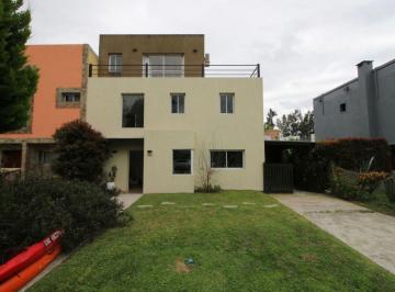 Casa · 205m² · 4 Ambientes · 3 Cocheras · Casa en Venta San Isidro Labrador, Villanueva