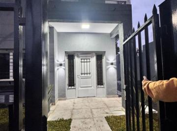 Casa de 4 ambientes, Merlo · Casa de 4 Ambientes Reciclada a Nueva en Venta - San Antonio de Padua