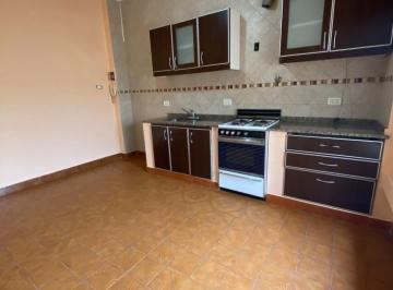 Casa · 47m² · 3 Ambientes · Alquiler - Casa PH Tres Ambientes - Primer Piso por Escalera - Sin Expensas - Caseros Norte
