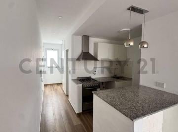 Departamento · 44m² · 1 Ambiente · 1 Cochera · Monoambiente Alquiler en La Plata con Cochera y Balcón