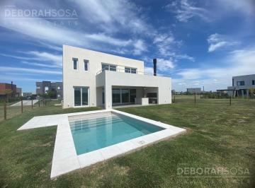 Casa · 249m² · 6 Ambientes · 4 Cocheras · Casa a Estrenar de 4 Dorm. en Venta o Alquiler. en Puertos del Lago, Riberas