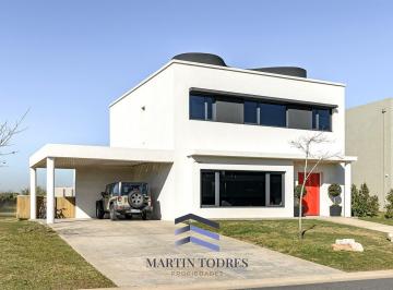 Casa · 245m² · 7 Ambientes · 2 Cocheras · Casa en Venta en Costas, Puertos, Escobar