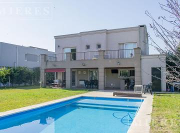 Casa · 176m² · 6 Ambientes · 2 Cocheras · Casa en Venta en Haras Santa Maria Barrio Atardecer