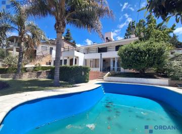 Casa · 587m² · 6 Ambientes · 2 Cocheras · Casa en Villa del Lago