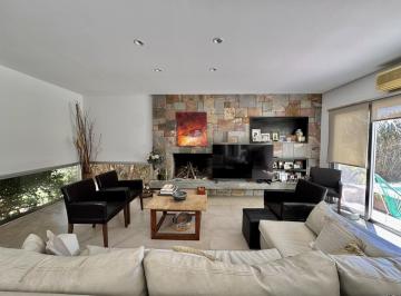 Casa · 350m² · 7 Ambientes · 5 Cocheras · Casa en Venta de 4 Dorm. Playroom y Jardin con Pileta en Barrancas de San Jose